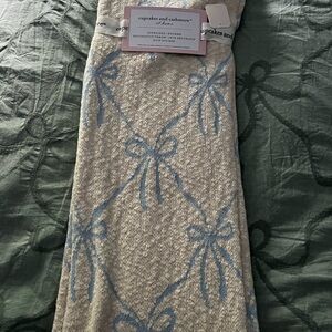 cupcakes & cashmere baby blue bow throw blanket